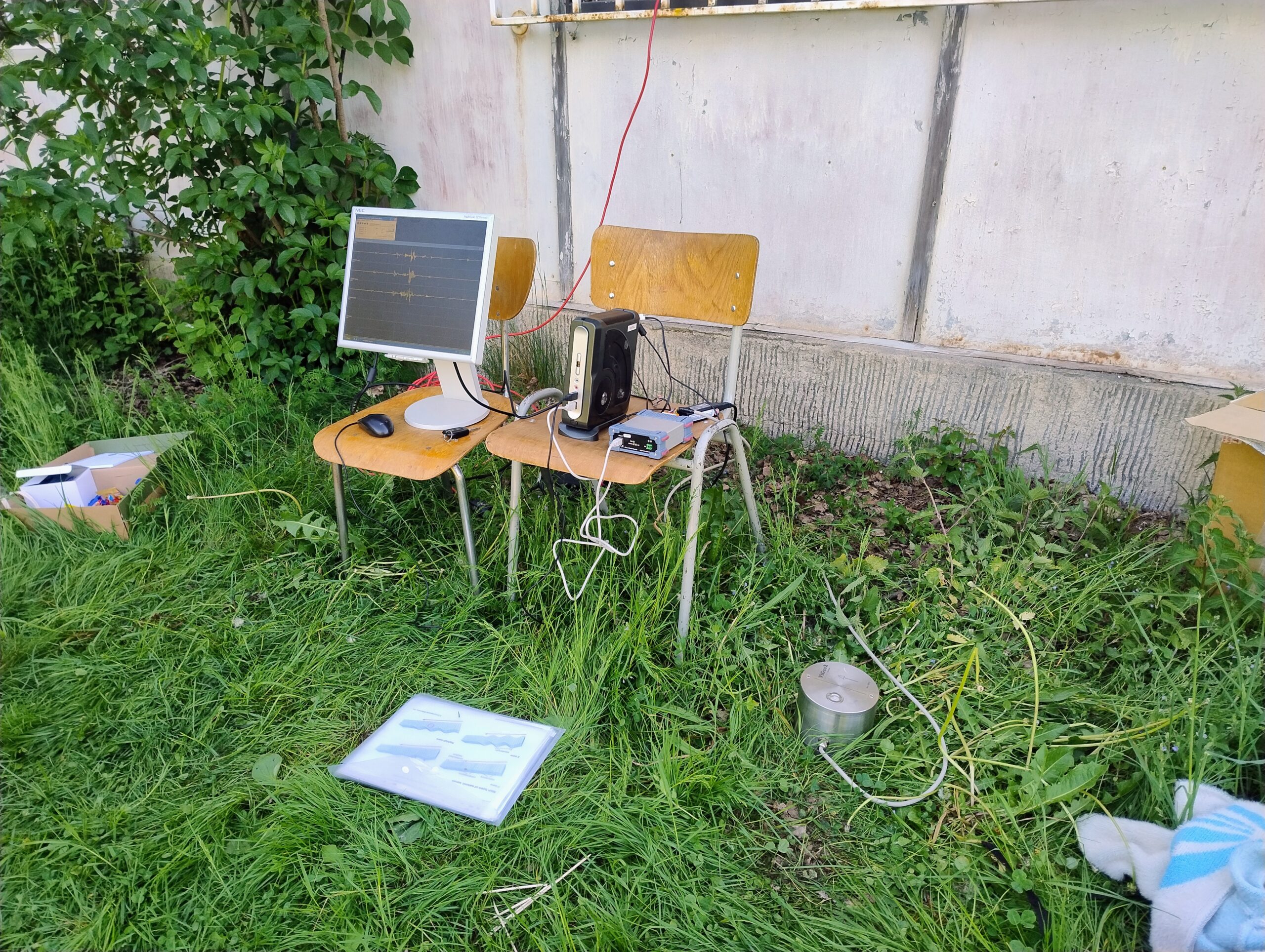 Zemětřesení na vlastní kůži: skautky z Liberce si vyzkoušely práci se seismickou aparaturou